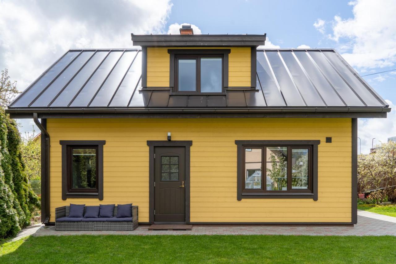 Cosy Family Guesthouse With Sauna And Garden Kuressaare Extérieur photo