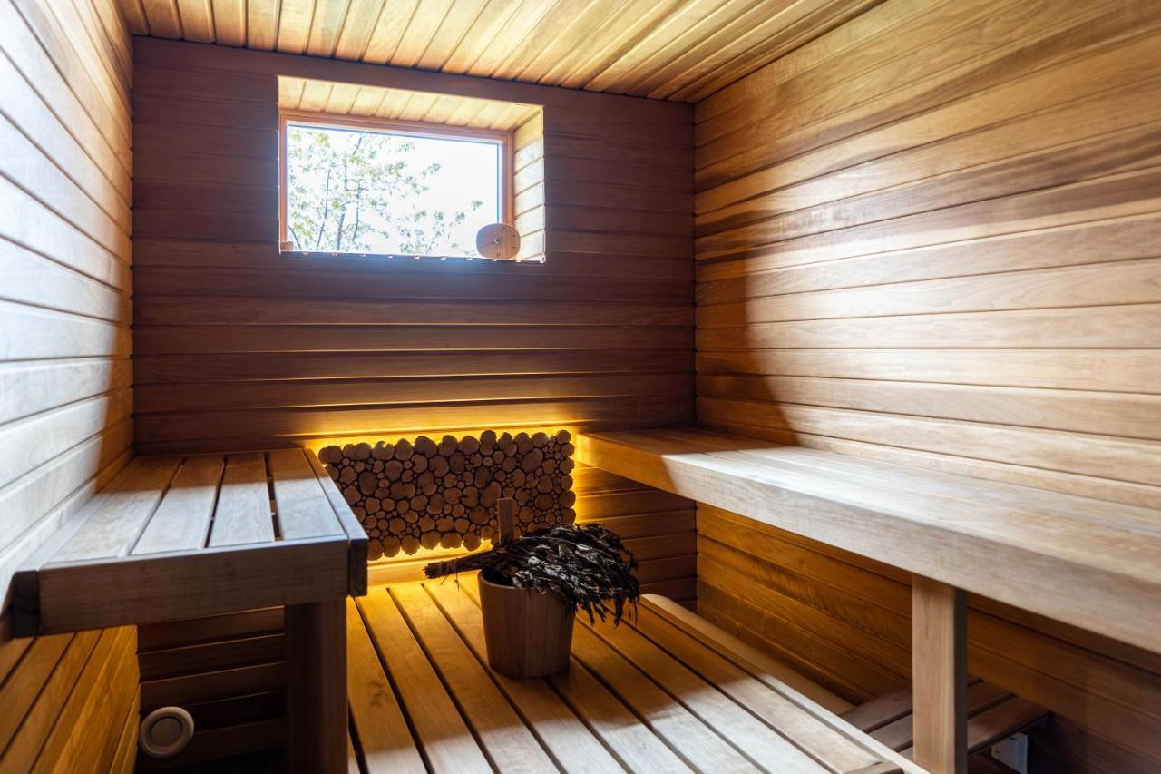 Cosy Family Guesthouse With Sauna And Garden Kuressaare Extérieur photo