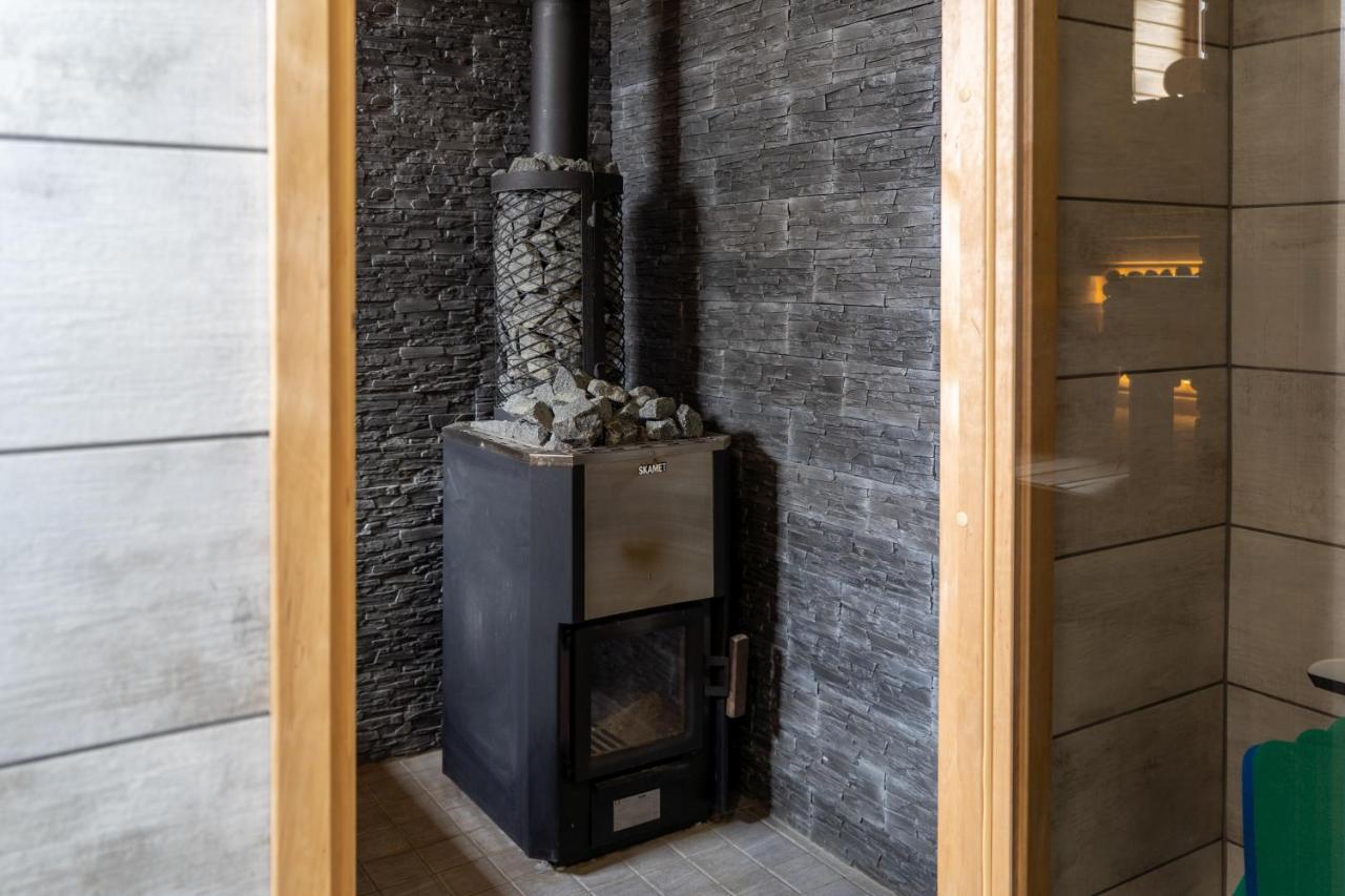 Cosy Family Guesthouse With Sauna And Garden Kuressaare Extérieur photo