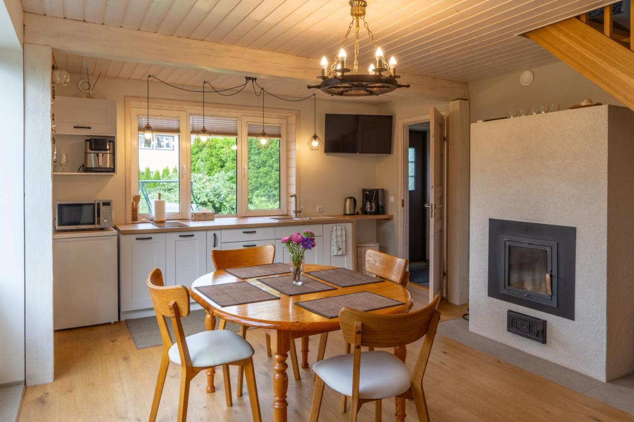 Cosy Family Guesthouse With Sauna And Garden Kuressaare Extérieur photo
