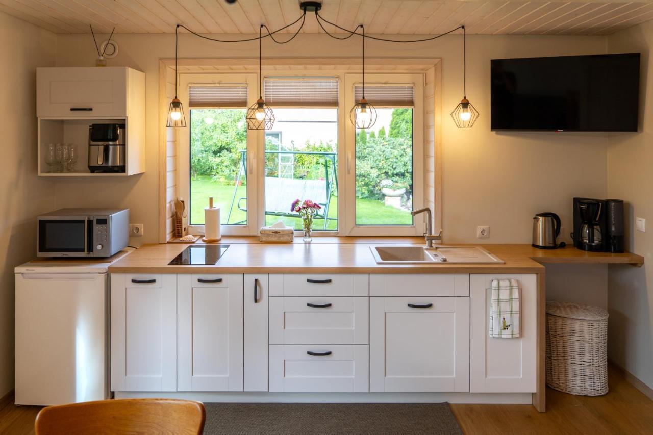 Cosy Family Guesthouse With Sauna And Garden Kuressaare Extérieur photo