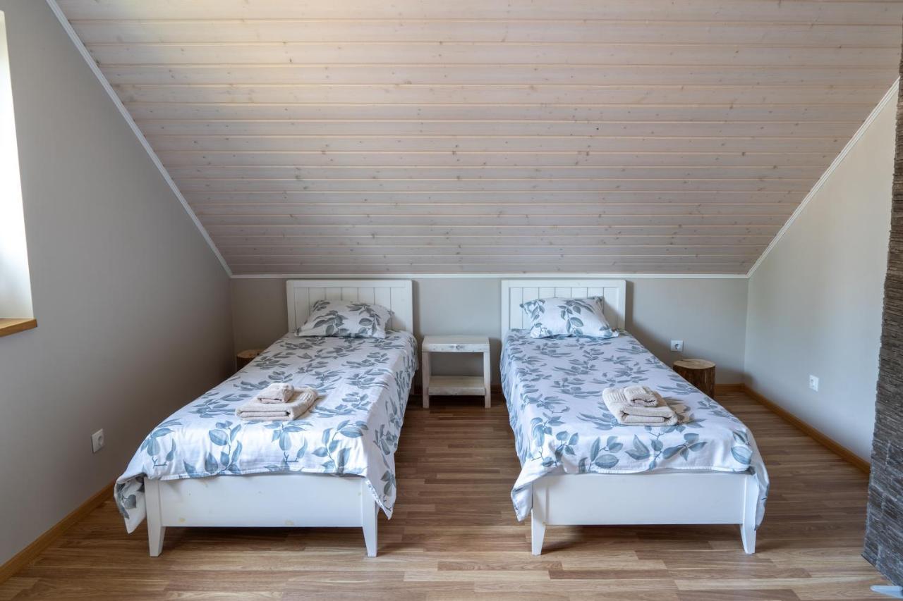 Cosy Family Guesthouse With Sauna And Garden Kuressaare Extérieur photo